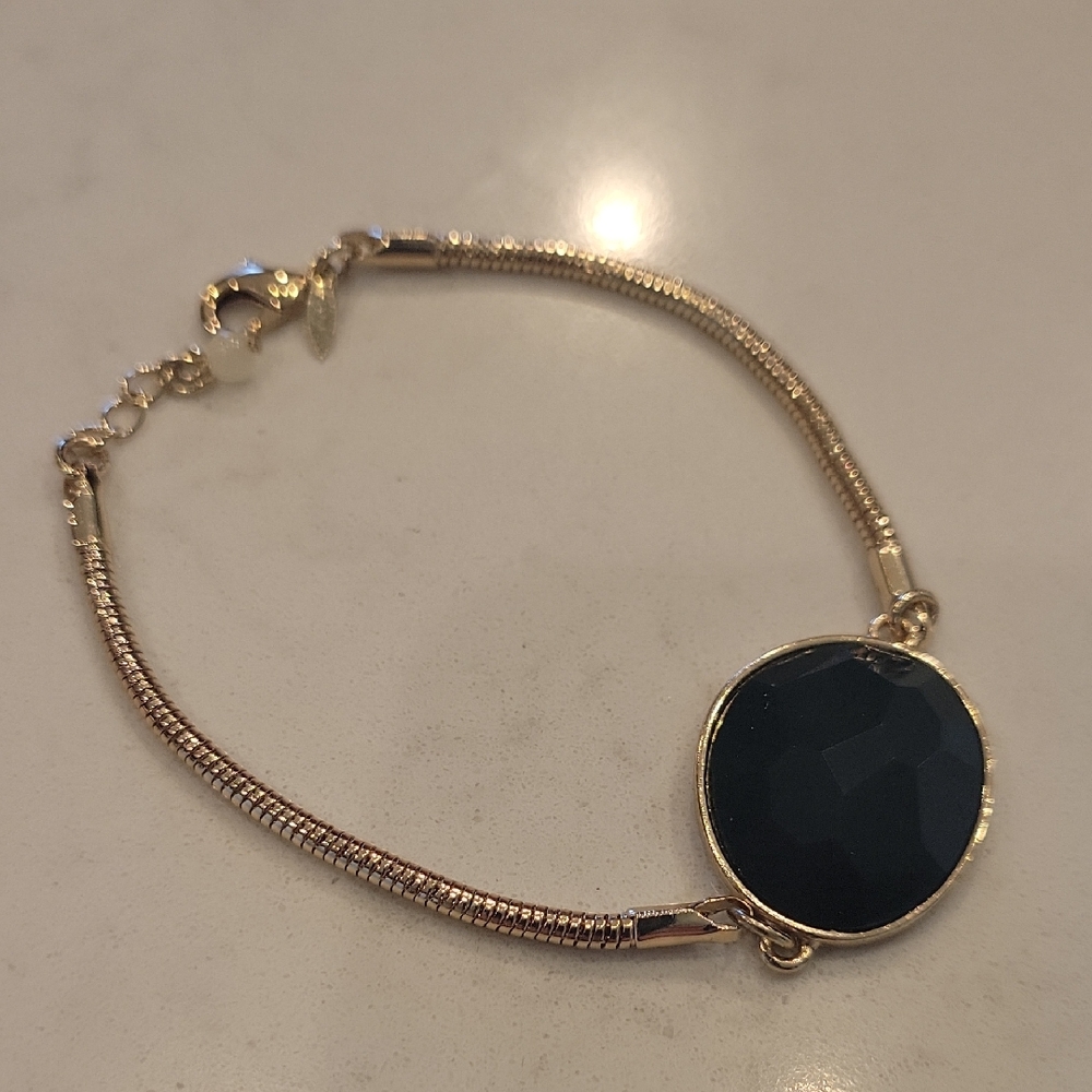 Perfect Condition Elegant Gold and Black Stone Bracelet